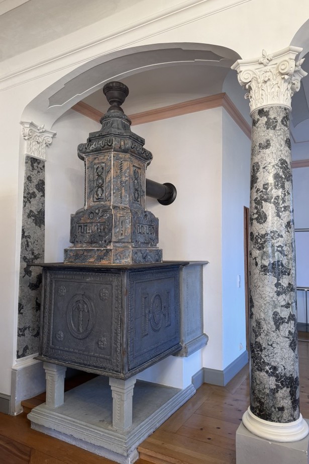 alter Ofen im Schloss
