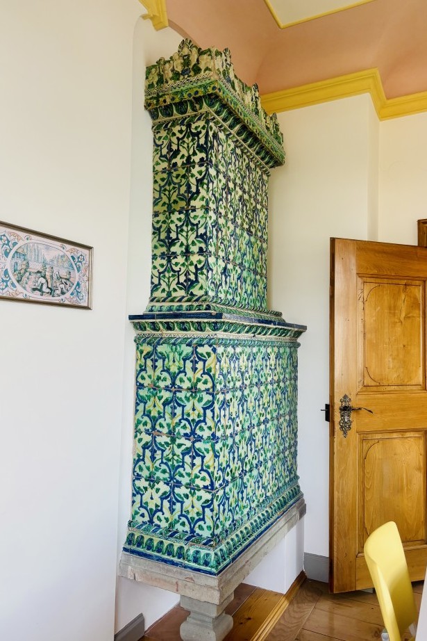 Grüner Ofen im Schloss