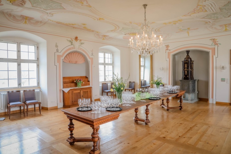 Sektempfang auf großem Tisch aufgebaut