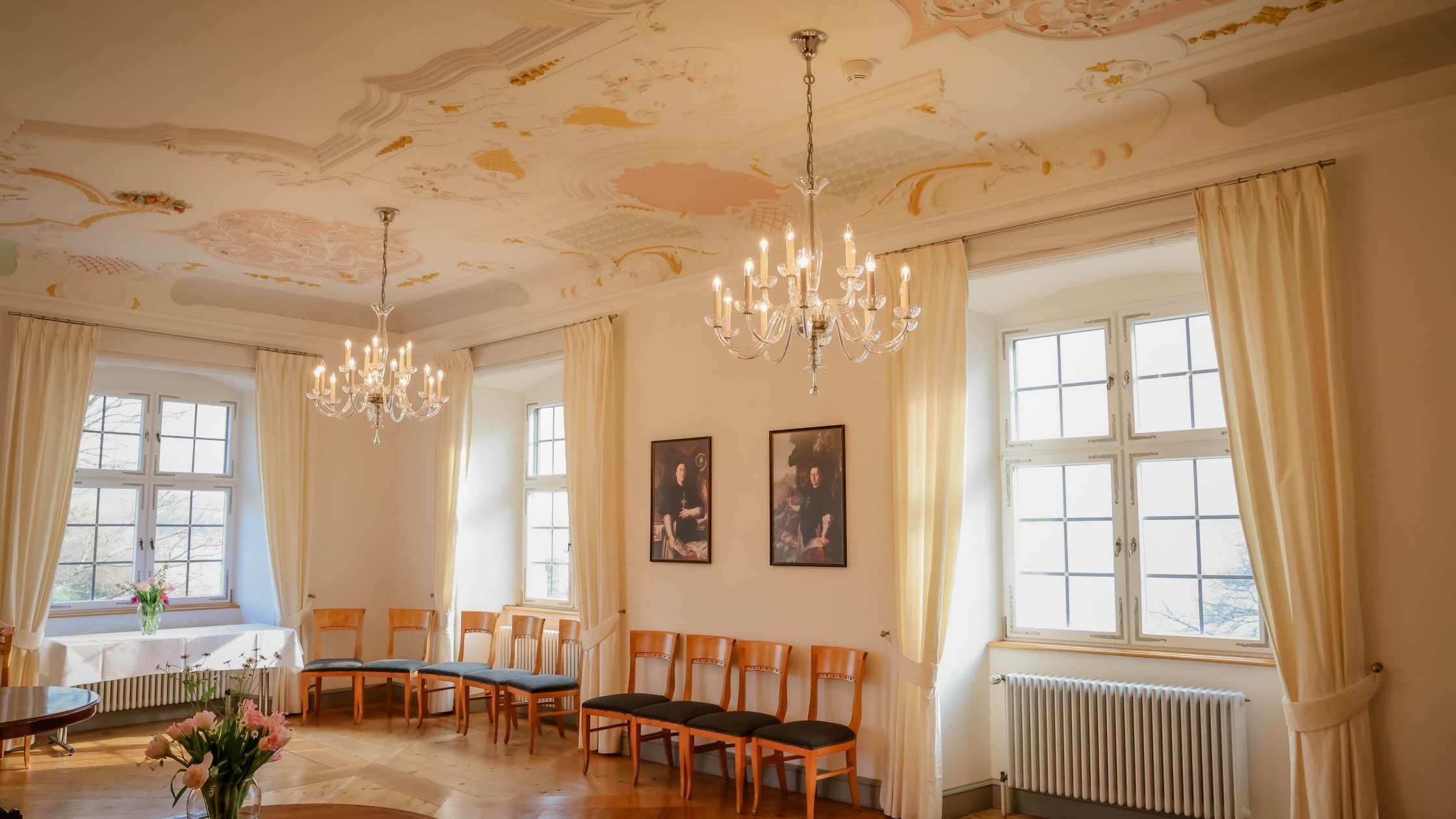 Schloss Saal mit Kronleuchtern